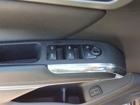 Used 2025 Chevrolet Traverse LT FWD image 23