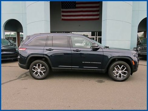 Certified 2024 Jeep Grand Cherokee Limited AWD/4WD image 2