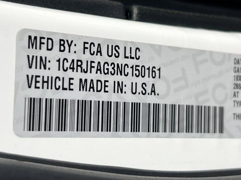 Used 2022 Jeep Grand Cherokee Laredo X image 32