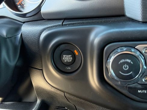 Used 2022 Jeep Wrangler Unlimited Sport image 23