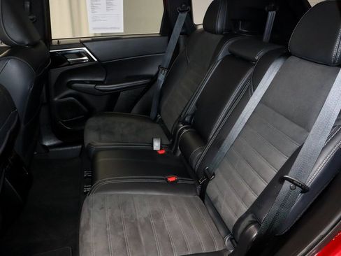 Used 2024 Mitsubishi Outlander SE image 23