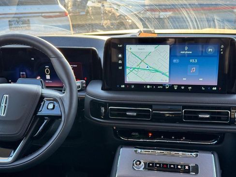 New 2025 Lincoln Aviator AWD image 15