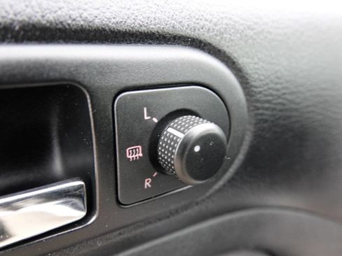 Used 2005 Volkswagen Golf GL image 51