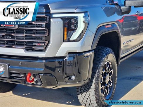 Used 2025 GMC Sierra 2500 AT4X image 10