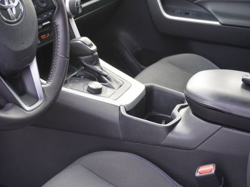 Used 2022 Toyota RAV4 SE image 24