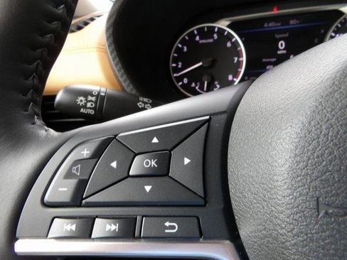 Used 2025 Nissan Sentra SV w/ SV Premium Package image 27