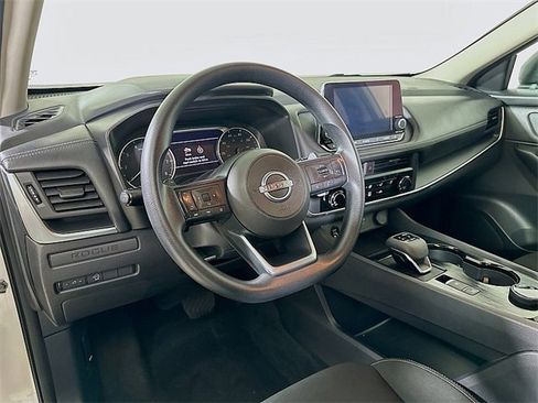 Used 2024 Nissan Rogue S image 9