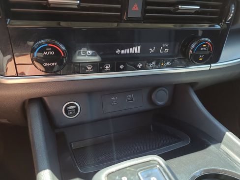 Certified 2021 Nissan Rogue SV FWD image 24
