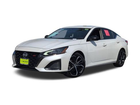 Used 2024 Nissan Altima 2.5 SR w/ SR Premium Package FWD image 1