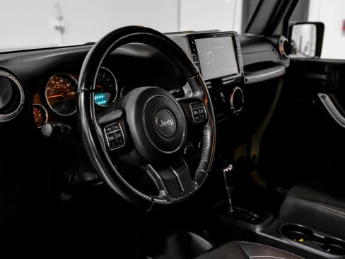 Used 2017 Jeep Wrangler Unlimited Sahara w/ Connectivity Group image 23