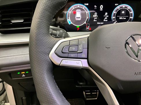 New 2026 Volkswagen Tiguan SE R-Line AWD/4WD image 17