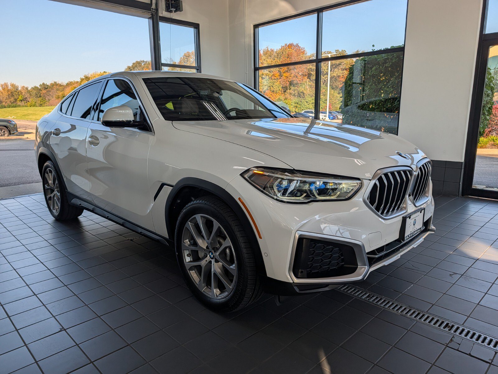 Used 2022 BMW X6 xDrive40i w/ Executive Package AWD/4WD image 1