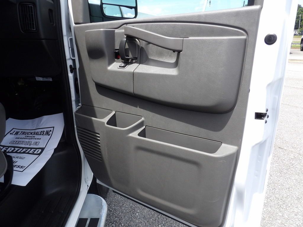 Used 2025 Chevrolet Express 2500 w/ Driver Convenience Package RWD image 32