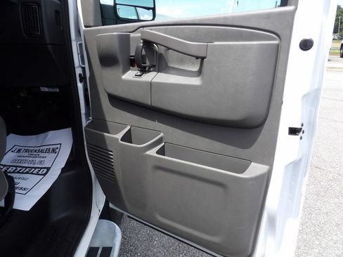 Used 2025 Chevrolet Express 2500 w/ Driver Convenience Package RWD image 32