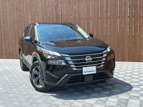 Used 2025 Nissan Rogue SV FWD image 9