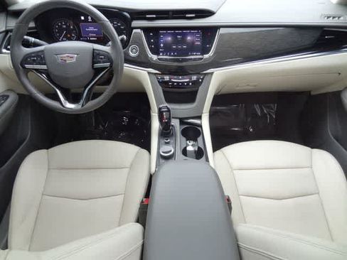 Used 2020 Cadillac XT6 Premium Luxury FWD image 16