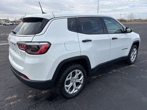 Used 2024 Jeep Compass Sport image 4
