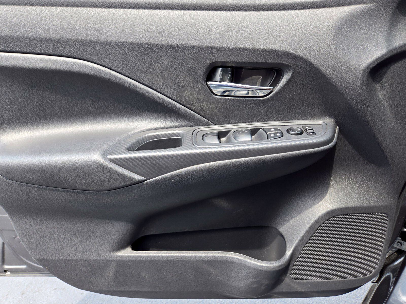 Used 2025 Nissan Versa SV w/ Trunk Package FWD image 30