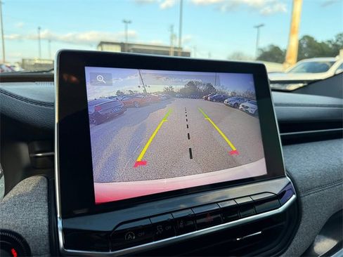 Used 2024 Jeep Compass Latitude image 13