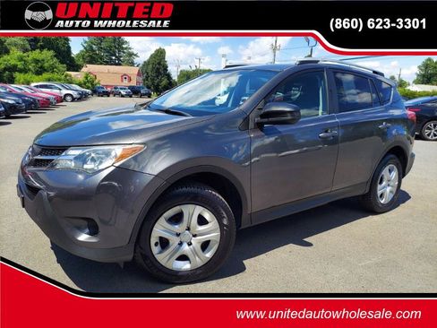 Used 2015 Toyota RAV4 LE AWD/4WD image 1
