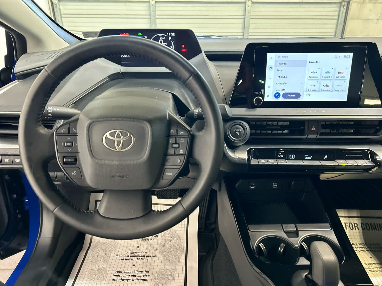 Used 2025 Toyota Prius LE FWD image 7