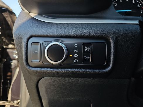 Used 2023 Ford Explorer XLT image 29