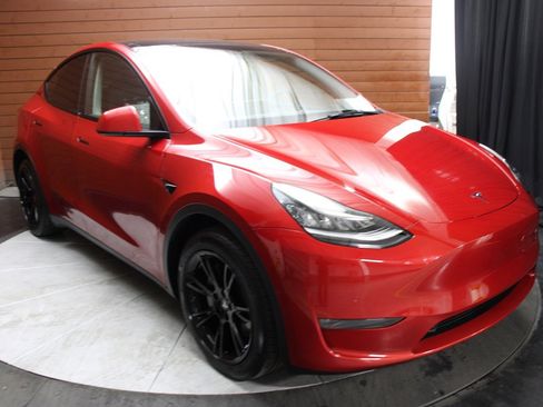 Used 2022 Tesla Model Y Long Range image 35
