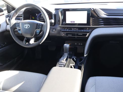 Used 2025 Toyota Camry LE w/ Convenience Package image 16