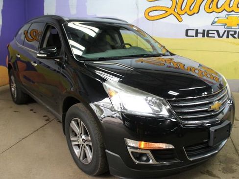 Used 2017 Chevrolet Traverse LT FWD image 4