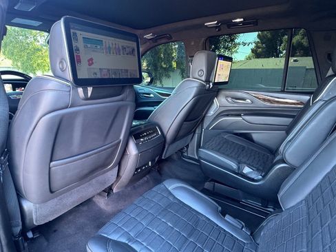 Used 2024 Cadillac Escalade Sport Platinum image 12