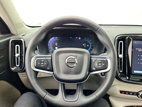 Certified 2023 Volvo XC40 B5 Ultimate w/ Climate Package image 21