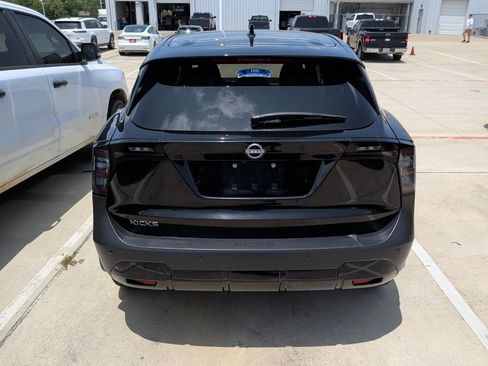 Used 2025 Nissan Kicks SV w/ Charging Package FWD image 5