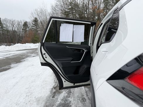 Used 2019 Toyota RAV4 LE image 30