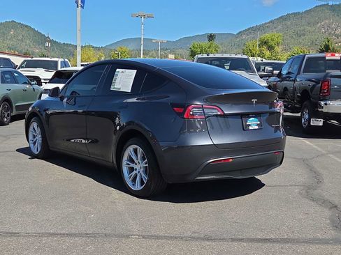 Used 2024 Tesla Model Y Long Range AWD/4WD image 12