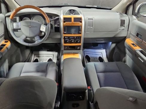 Used 2009 Chrysler Aspen Limited image 12