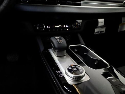 New 2025 Mitsubishi Outlander SE image 15