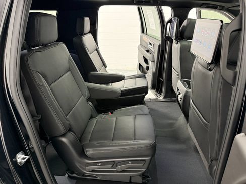 Used 2026 GMC Yukon XL Denali w/ Advanced Technology Package AWD/4WD image 17