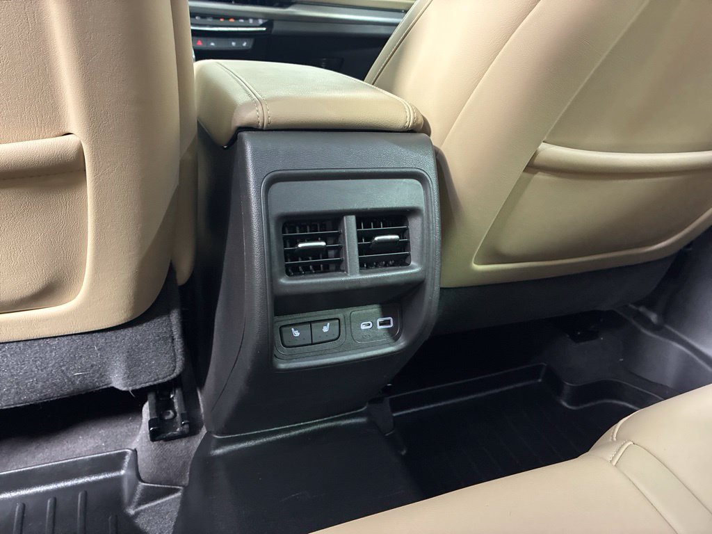 Used 2024 Cadillac XT4 Premium Luxury FWD image 30