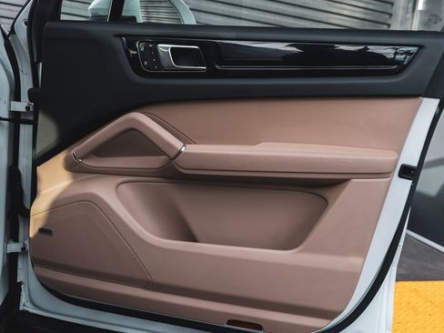 Used 2023 Porsche Cayenne image 30