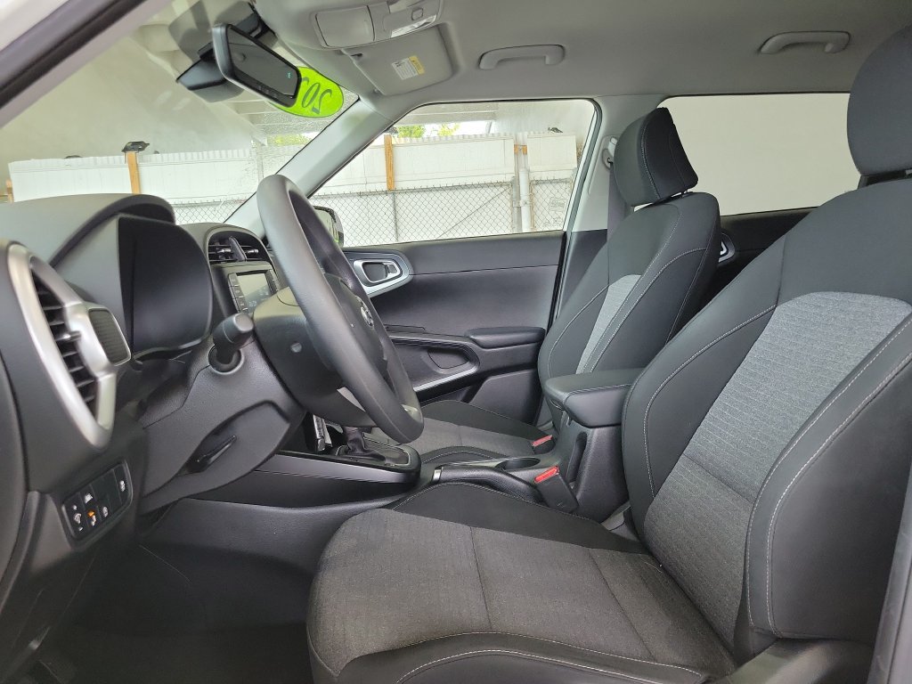 Used 2020 Kia Soul S FWD image 2