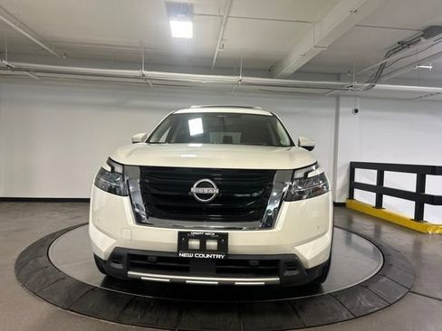 Used 2024 Nissan Pathfinder Platinum AWD/4WD image 4