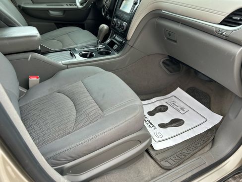 Used 2015 Chevrolet Traverse LT image 12