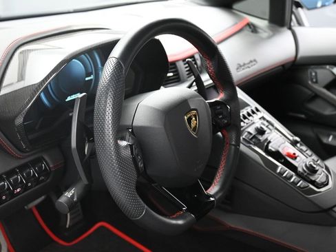 Used 2019 Lamborghini Aventador S image 17