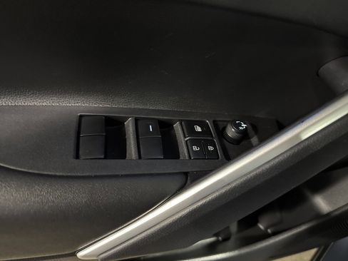 Used 2023 Toyota Corolla Cross XLE image 20