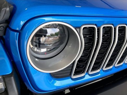 Used 2024 Jeep Wrangler Unlimited Sahara AWD/4WD image 28