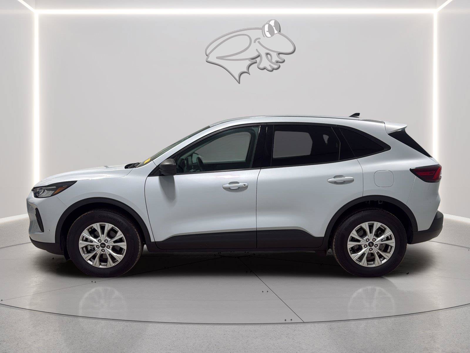 Used 2025 Ford Escape Active w/ Tech Pack #1 AWD/4WD image 2