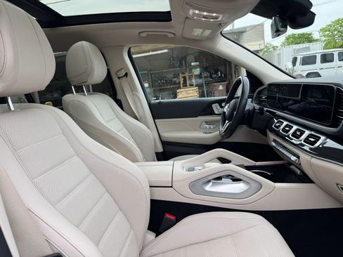 Used 2023 Mercedes-Benz GLS 450 4MATIC image 19