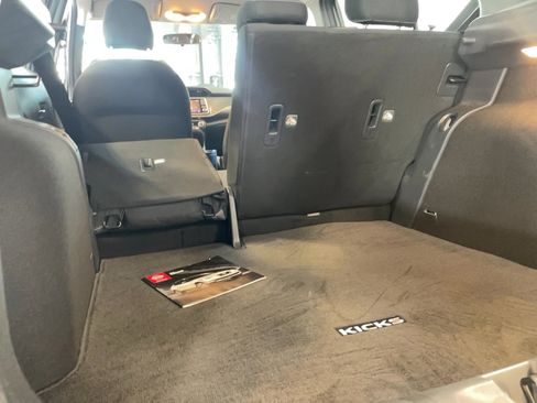 Used 2019 Nissan Kicks SV image 18