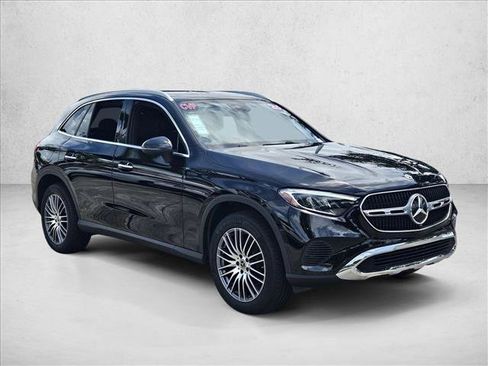 Used 2026 Mercedes-Benz GLC 300 image 3