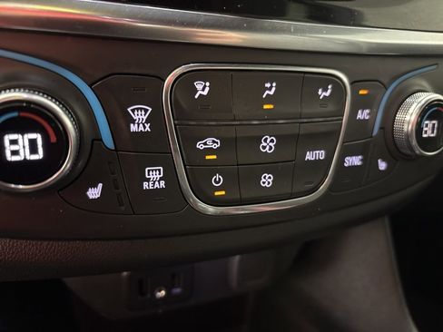 Used 2023 Chevrolet Traverse LT FWD image 48